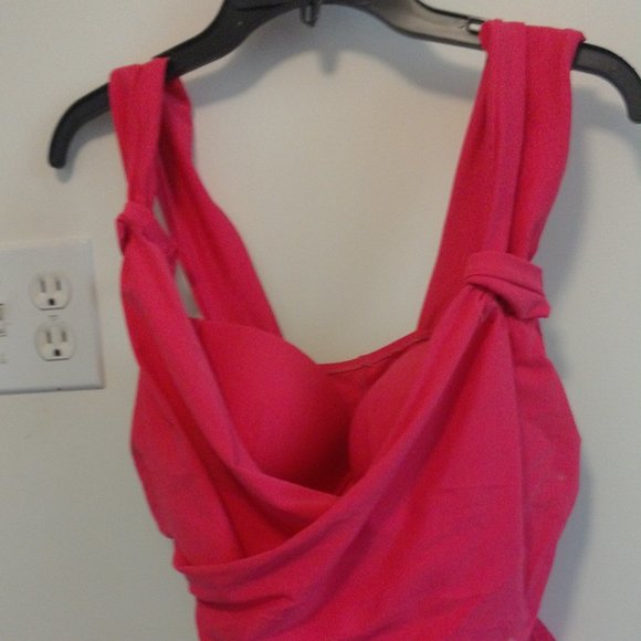 EUC RED swimsuit size 0x - Picture 3 of 3